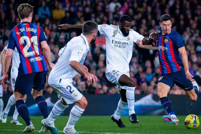 برشلونة ريال مدريد ليفاندوفسكي